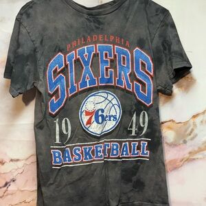 Vintage Dark Gray 76ers Short Sleeve Tee
